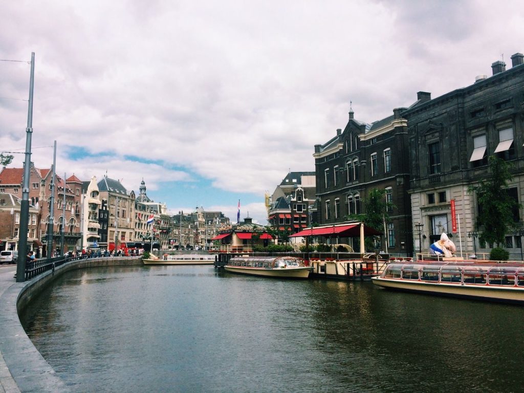 Fysiek casino in Amsterdam of online spelen